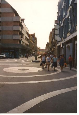 Modern, i mina ögon mindre lyckad, arkitektur.